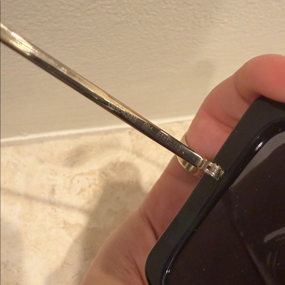 Gucci Black Oversized Square Sunglasses with Gold Temples - Picture 4 of 4